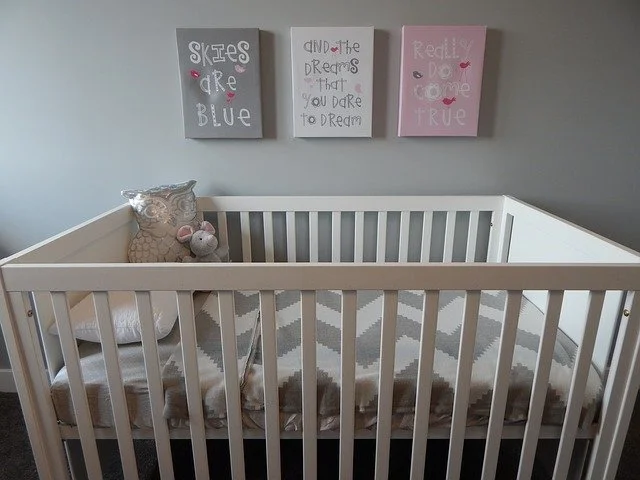 How to paint a baby crib